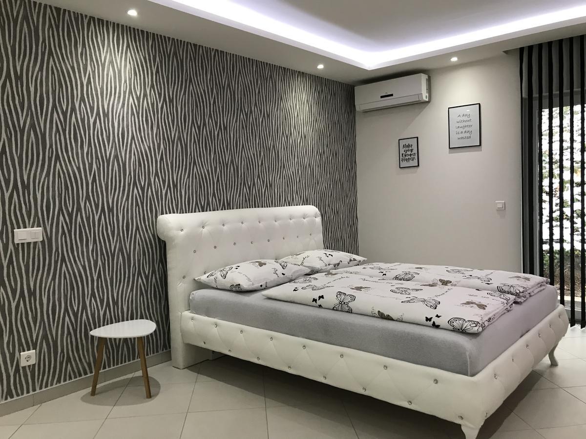 Apartment Ajla Tuzla Esterno foto